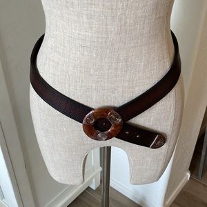 Chicos S leather belt with enamel buckle